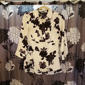 FINAL PRICE - Simply Vera Vera Wang Navy Floral Openback Blouse